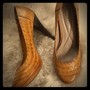 Andrew Geller size 9 yellow heels